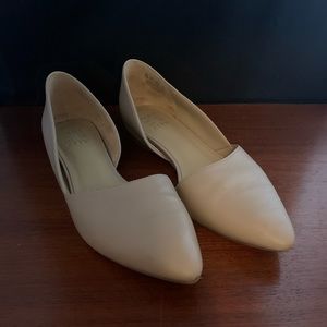 Naturalizers cream color cut out flats size 9